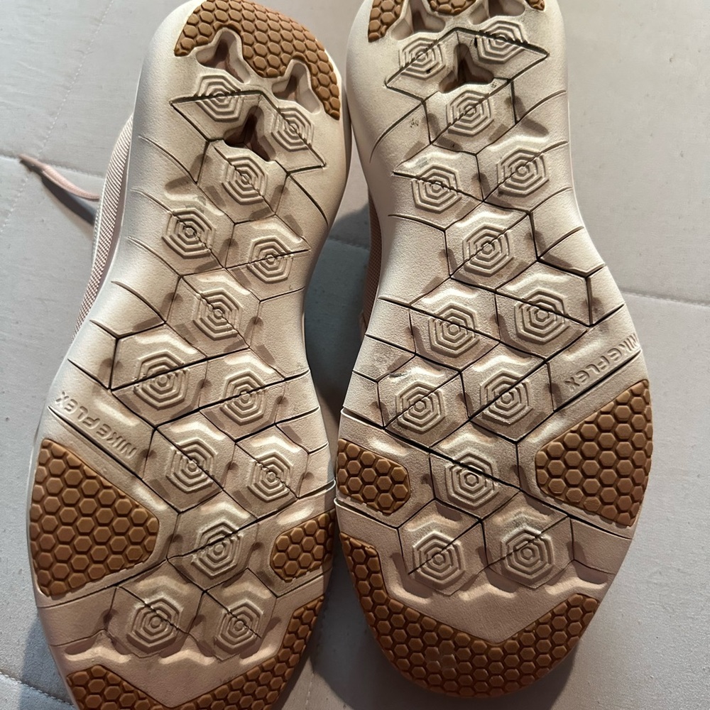 Nike Women's Beige and White Sneakers - Picture 10 of 11